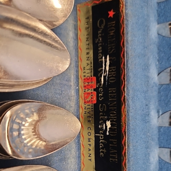 Silver Flatware Set with Classic Design - Picture 2 of 4